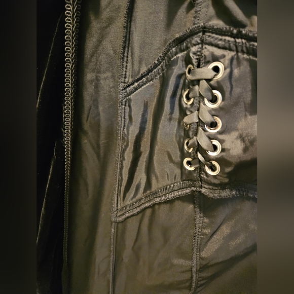 Lip Service Blacklist Velvet Robe - Picture 7 of 7